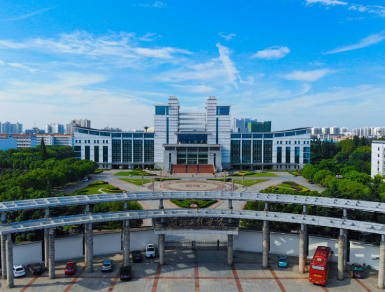 湖北工程学院-豪利777官网SYEDI超纯水工程机